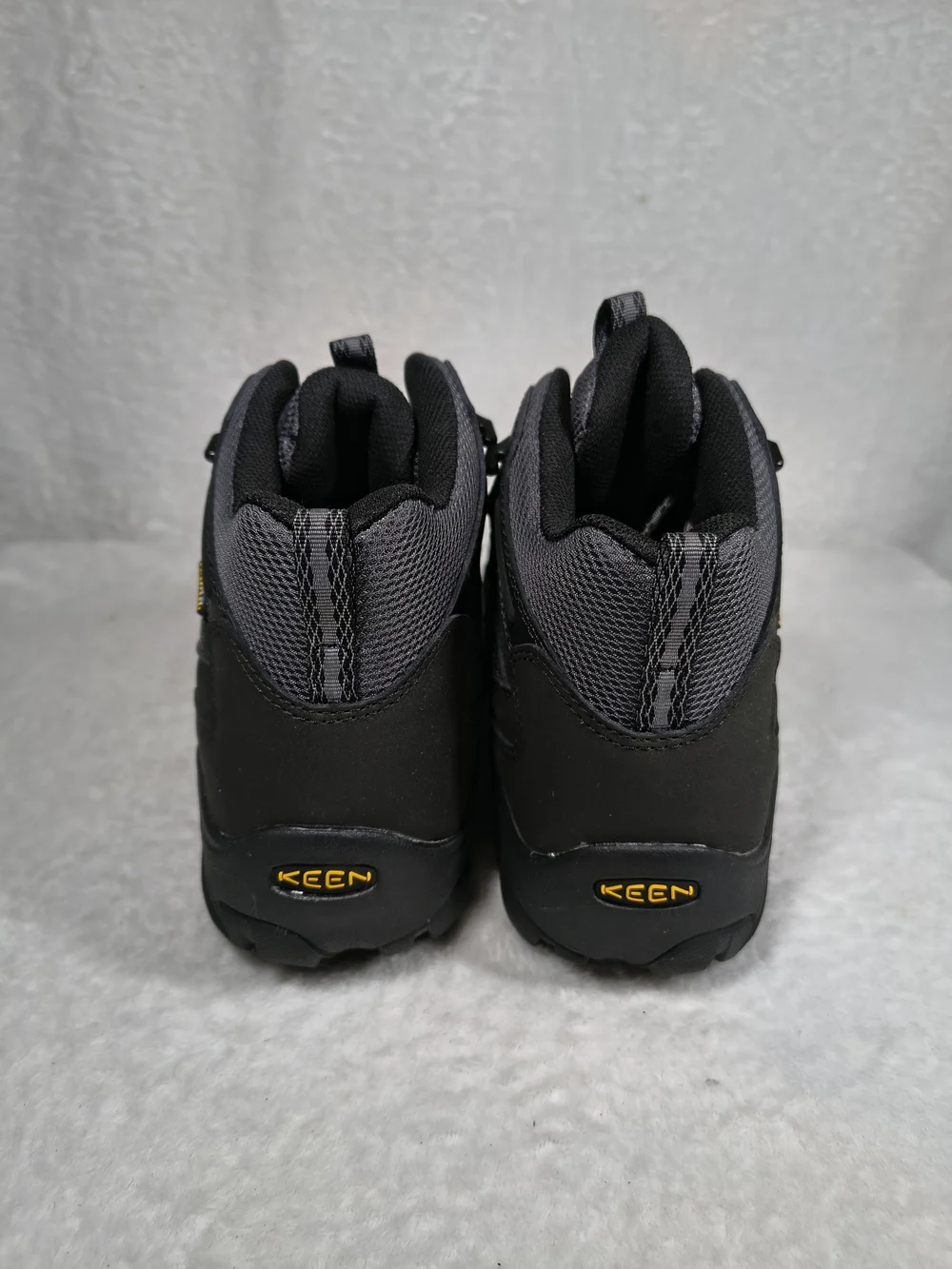 KEEN Men's Black Hiking Boots - Waterproof Mid-Height Trail Shoes Size 10